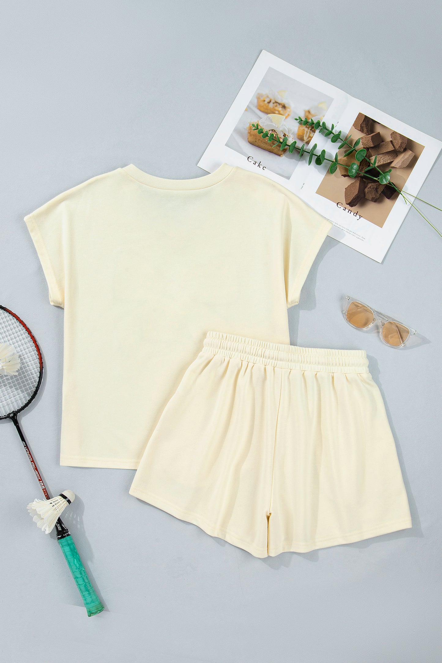 White Contrast Leopard Bow Patched V Neck Loose Tee Drawstring Shorts 2pcs Outfit