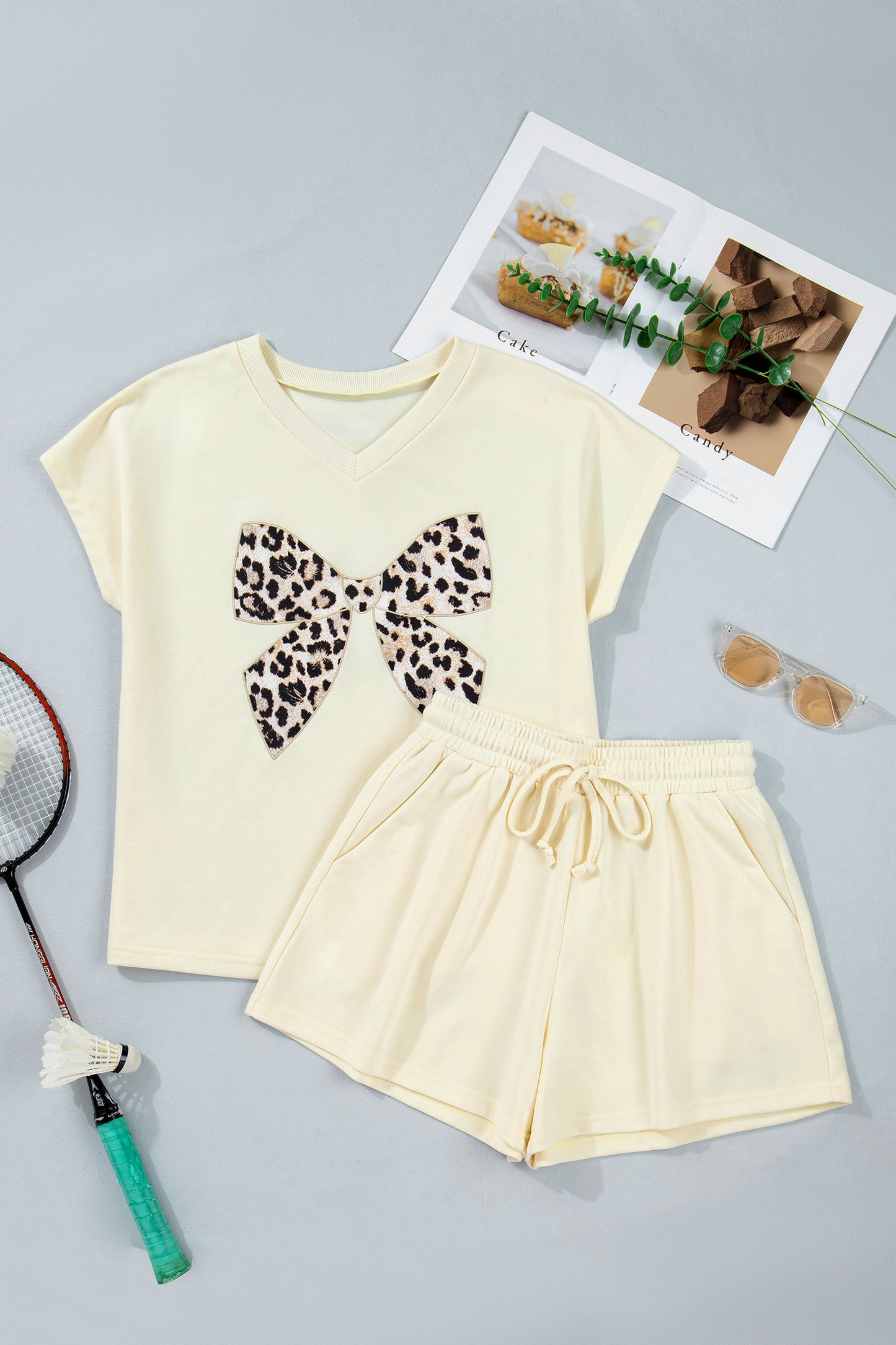 White Contrast Leopard Bow Patched V Neck Loose Tee Drawstring Shorts 2pcs Outfit